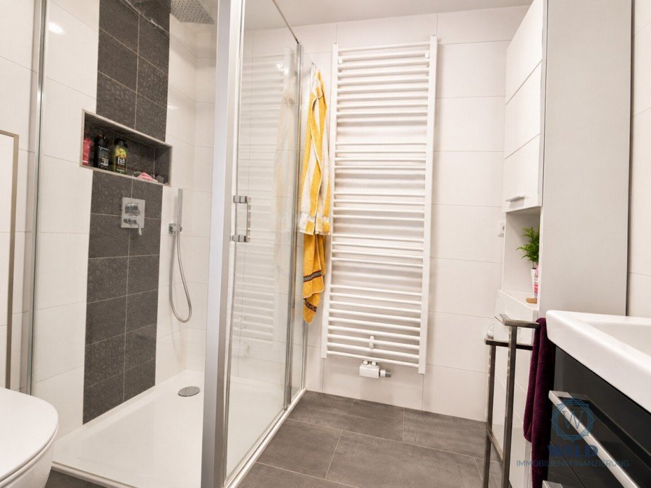 Bad-Einliegerwohnung -2 Einfamilienhaus P�ttlingen