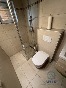 Duschbad - Dachgeschoss_ Wohlf�hl-Reihenmittelhaus mit drei Balkonen und modernisierter Ausstattung - N�he Klinik P�ttlingen