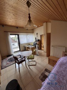 Dachgeschoss Wohlf�hl-Reihenmittelhaus mit drei Balkonen und modernisierter Ausstattung - N�he Klinik P�ttlingen