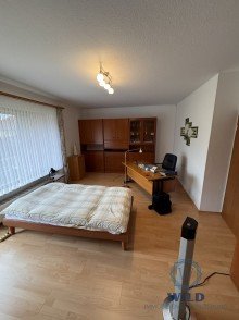 Elternschlafzimmer Wohlf�hl-Reihenmittelhaus mit drei Balkonen und modernisierter Ausstattung - N�he Klinik P�ttlingen