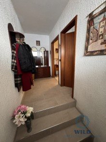 Eingang Wohlf�hl-Reihenmittelhaus mit drei Balkonen und modernisierter Ausstattung - N�he Klinik P�ttlingen