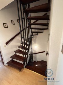 Treppenhaus Wohlf�hl-Reihenmittelhaus mit drei Balkonen und modernisierter Ausstattung - N�he Klinik P�ttlingen