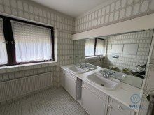 Badezimmer 2 Seltene Gelegenheit in P�ttlingen - Winkelbungalow am Waldrand & fu�l�ufig zur Klinik
