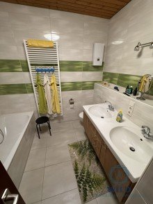 Bad - OG Wohlf�hl-Reihenmittelhaus mit drei Balkonen und modernisierter Ausstattung - N�he Klinik P�ttlingen