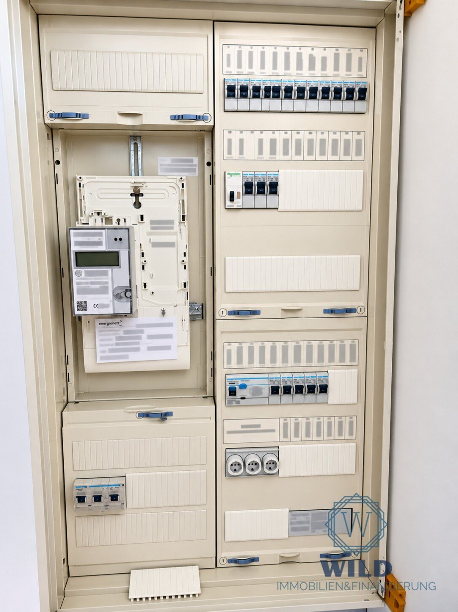 Stromverteilerkasten mit Z�hler Reihenmittelhaus P�ttlingen / Engelfangen