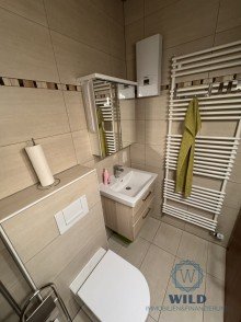 Duschbad - Dachgeschoss Wohlf�hl-Reihenmittelhaus mit drei Balkonen und modernisierter Ausstattung - N�he Klinik P�ttlingen