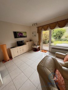 Wohnzimmer Wohlf�hl-Reihenmittelhaus mit drei Balkonen und modernisierter Ausstattung - N�he Klinik P�ttlingen