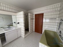 Badezimmer Seltene Gelegenheit in P�ttlingen - Winkelbungalow am Waldrand & fu�l�ufig zur Klinik